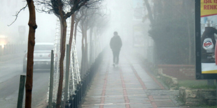 Edirne'de sis etkili oldu; görüş mesafesi düştü
