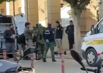 El yapımı patlayıcıyla eski adliye binasına gitti, polise teslim oldu