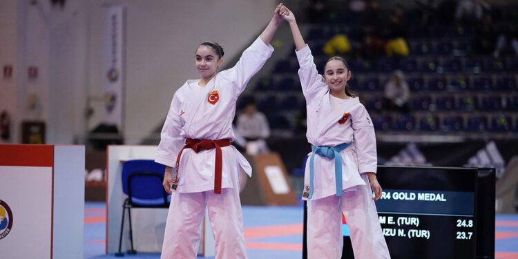 Elizan Sağlam, karate kata dünya şampiyonluğunu kazandı