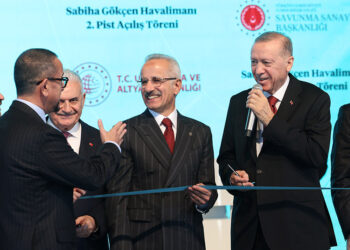 Erdoğan Sabiha Gökçen Havalimanı'nın 2'nci pistin açtı