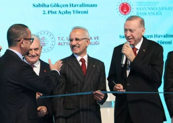 Erdoğan sabiha gökçen havalimanı'nın 2'nci pistin açtı
