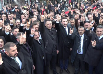 Erzurum Ülkü Ocakları üyeleri şehitler için yürüdü