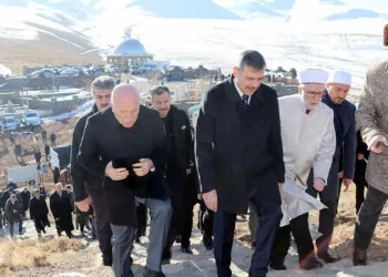Erzurum'da atlı hafızlar, 490'ıncı 'binbir hatim'i başlattı