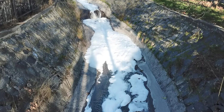 Esenyurt'taki Haramidere yine köpürdü
