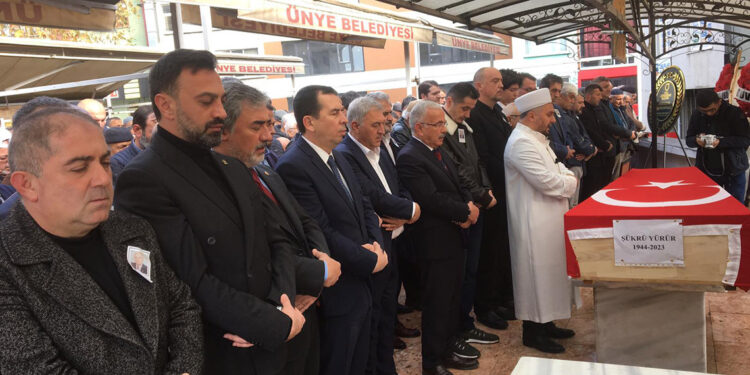 Eski Bakan Şükrü Yürür, son yolculuğuna uğurlandı