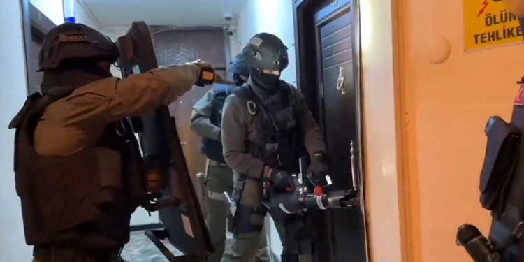 Eylem hazırlığındaki 29 DEAŞ'lı yakalandı