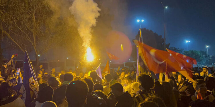 Fenerbahçe İstanbul'da coşkuyla karşılandı