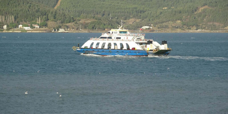 Gökçeada ve Bozcaada feribot seferleri iptal edildi