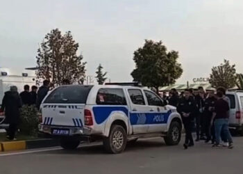 Hafif ticari aracın çarptığı Çiğdem, ağır yaralandı