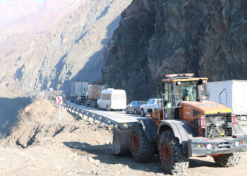 Hakkari-Van kara yolu kontrollü ulaşıma açıldı
