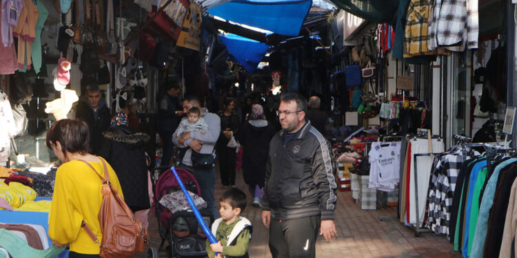 Hatay’da tarihi Uzun Çarşı’da hüzünlü yılbaşı