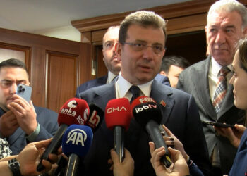 İmamoğlu, İstanbul Gençlik Meclisi'nde konuştu