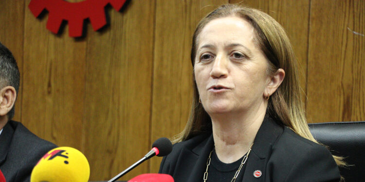 İnsanca yaşanacak bir ücret istiyoruz