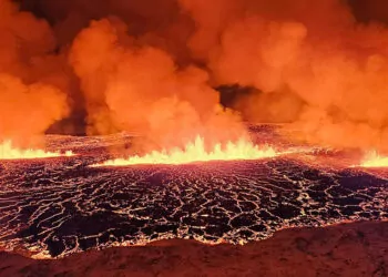İzlanda’da beklenen yanardağ patlaması gerçekleşti