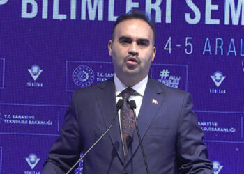Kacır, Ulusal Kutup Bilimleri Sempozyumu'nda konuştu