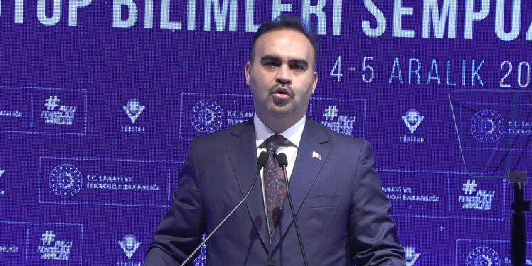 Kacır, Ulusal Kutup Bilimleri Sempozyumu'nda konuştu