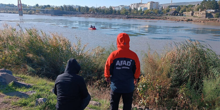 Kardeşiyle Dicle Nehri'ne atlayan Zelin, 6 gündür aranıyor