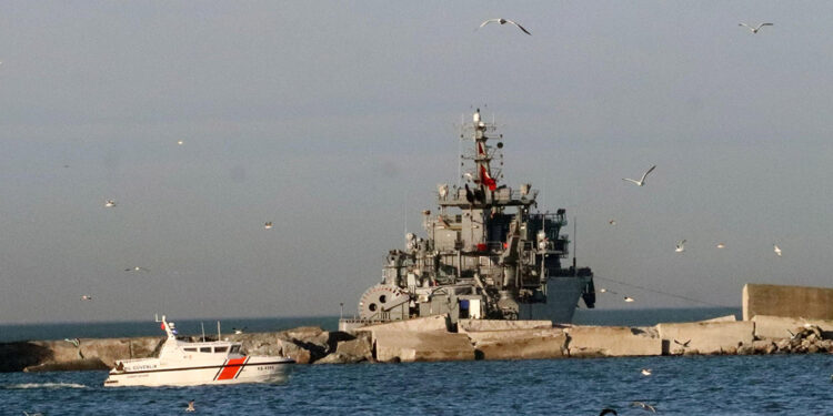 Kayıp 7 denizciyi arama çalışmaları 14'üncü gününde