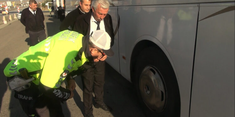 'Kilit kavşak' Kırıkkale'de kış lastiği denetimi