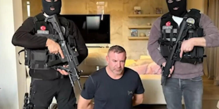 Kırmızı bültenle aranan suç örgütü lideri yakalandı