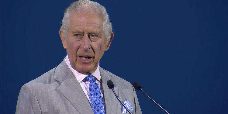 Kral Charles'ın Yunanistan bayraklı kravatı dikkat çekti