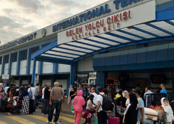 Kronik hastalıkları bulunanlar, uçaktaki riskleri iyi yönetmeli