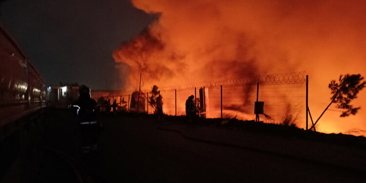 Lojistik firmasının deposunda yangın