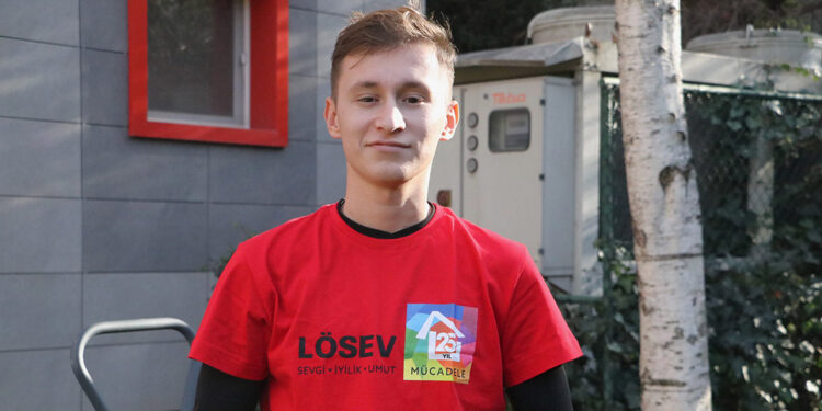 Lösemiyi yendi, lösemili çocuklar için gönüllü oldu