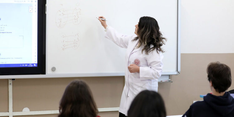 MEB'den öğretmenler için 'alan değişikliği' açıklaması