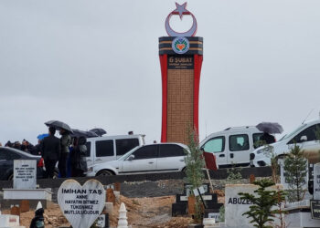 Malatya'da depremde ölenlerin isimleri anıtta yaşatılıyor