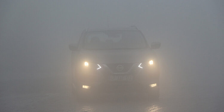 Mardin'de yoğun sis; görüş mesafesi düştü