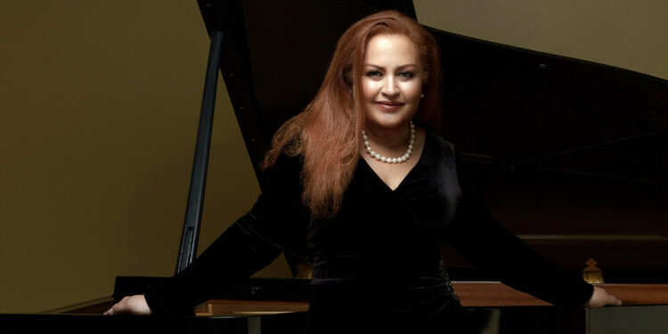 Mehveş Emeç’ten kadınlar için anlamlı konser