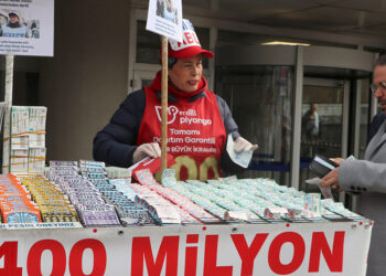 Milli Piyango'nun yılbaşı biletleri ilgi gördü