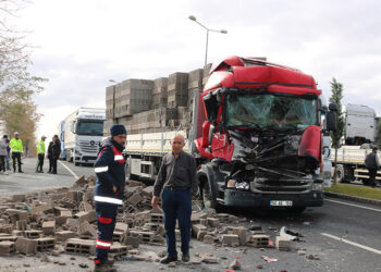 Nevşehir'de 3 aracın karıştığı zincirleme kaza; 2 yaralı