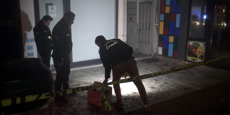 Oğlunu öldüren saldırgan, anne ve babasını da bıçakladı