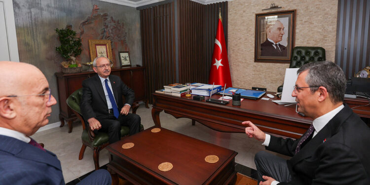 Özgür Özel Kılıçdaroğlu'nu ziyaret etti