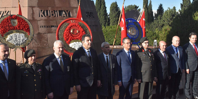 Özgür Özel, Menemen'de Kubilay Anması'na katıldı
