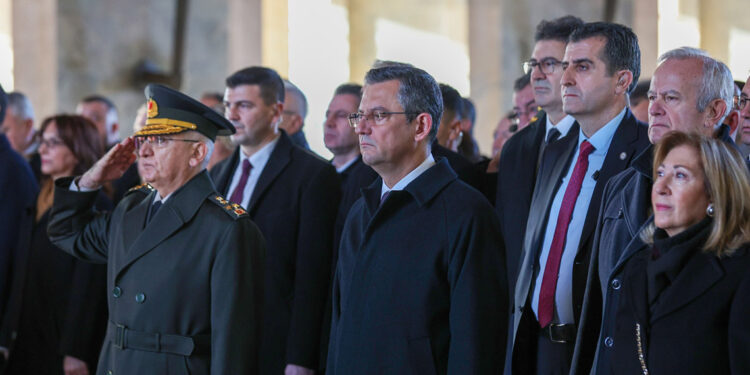 Özgür Özel: Terör örgütü kınanmaz, lanetlenir