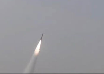 Pakistan, Fatah-2 roketatar sistemini test etti