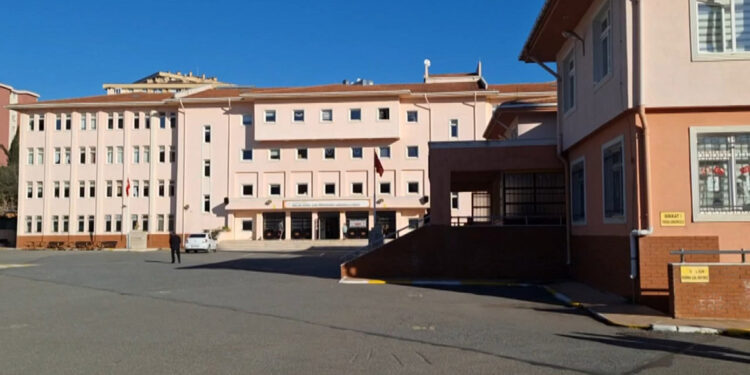 Pendik'te okul tuvaletinde bıçaklanan öğrenci yaralandı