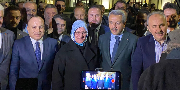 Rize-Artvin Havalimanı'nda 1 milyonuncu yolcuya karşılama