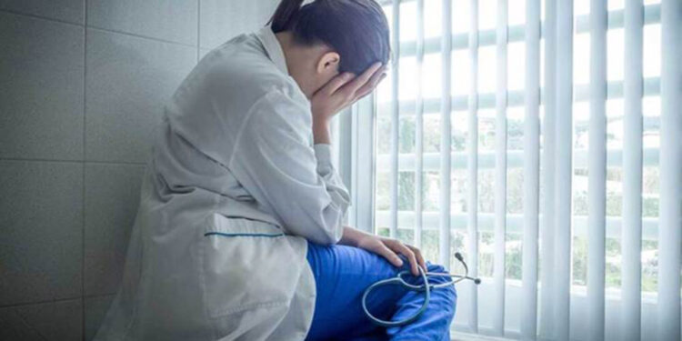 Sağlıkta şiddette korkutan rapor: Şehirde bıçak, kırsalda balta