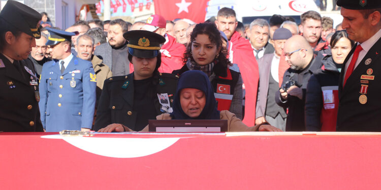 Şehit Teğmen Ramazan Günay, toprağa verildi