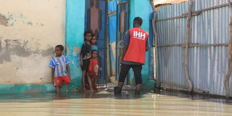 Selden etkilenen somali’de üç farklı şehre yardım ulaştırıldı 