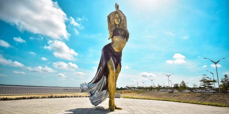 Shakira'nın bronz heykeli dikildi