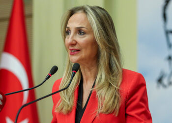 Şiddet mağduru kadınlar için avukat ordusu kurduk