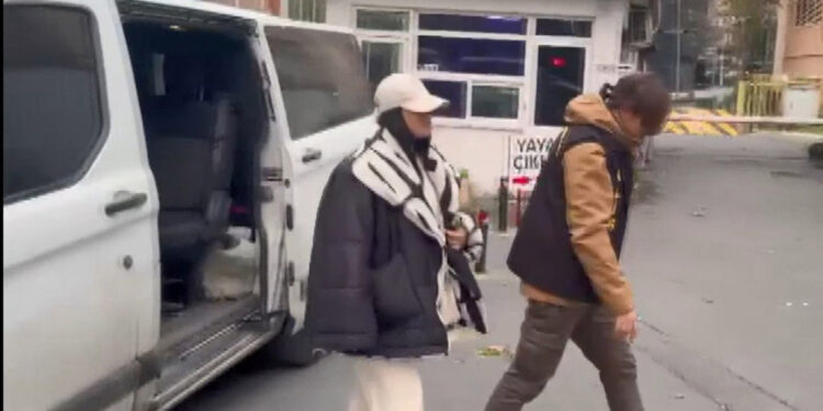 Sosyal medyada müstehcen yayın yapan 6 şüpheliye gözaltı