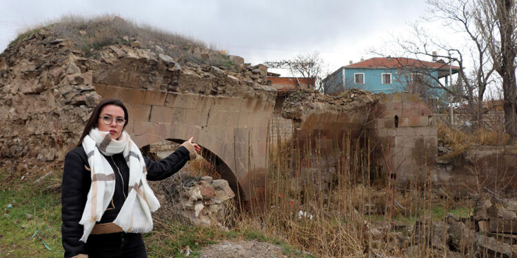 Tarihi Cırgalan Hanı, harabeye döndü