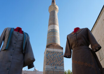 Tarihi Ulu Camii'deki motifler, kıyafetlere işlendi