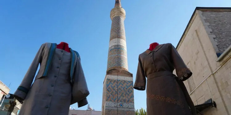 Tarihi ulu camii'deki motifler, kıyafetlere işlendi